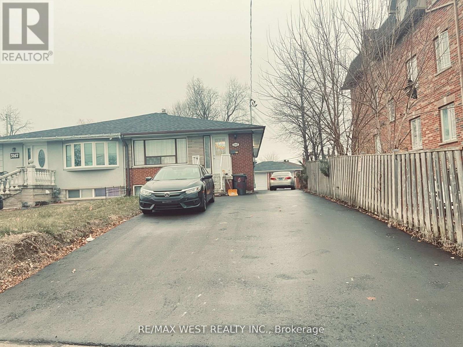 UPPER - 3165 WESTON ROAD, Toronto (Humbermede)