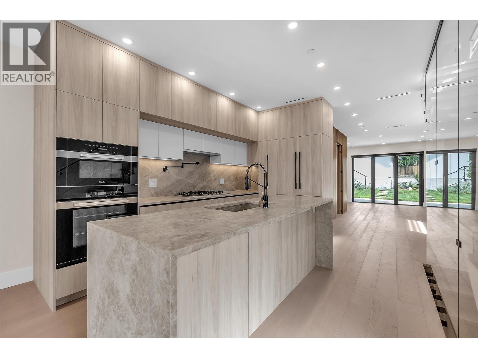 504 E 5th Street, North Vancouver, British Columbia  V7L 1M4 - Photo 8 - R3146088