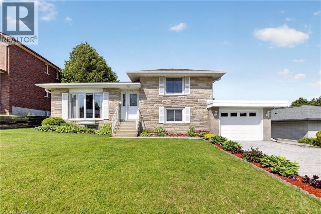 252 CHRISTOPHER Drive, Cambridge, Ontario