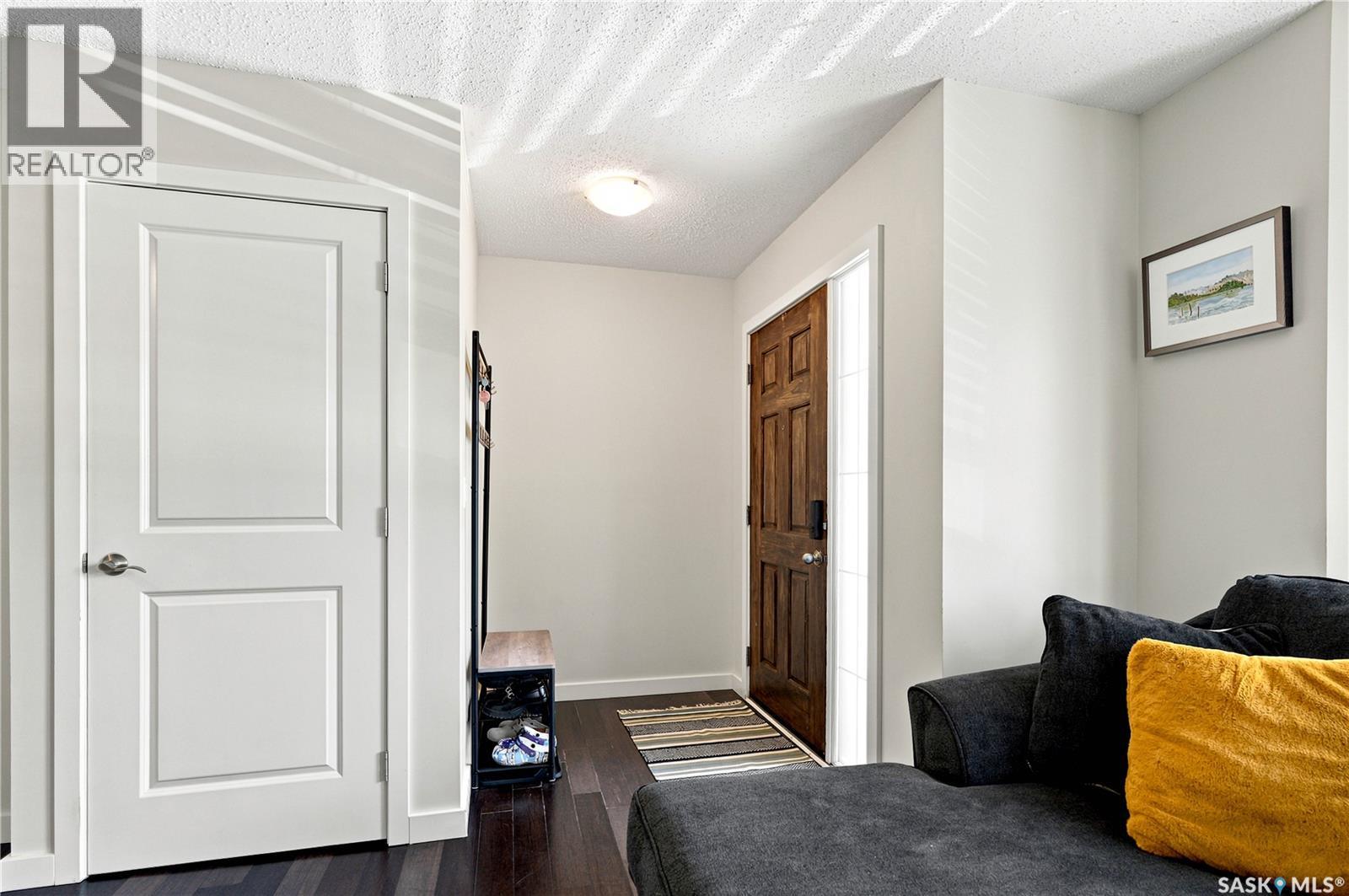 163 135 Ashworth Crescent, Saskatoon, Saskatchewan  S7T 0N1 - Photo 2 - SK042535