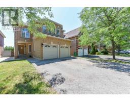 10 SWEET BRIAR LANE, Brampton, Ontario