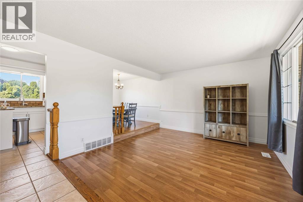 1076 Brimwood Crescent, Sarnia, Ontario N7S 5E9 - Photo 6 - 26016755