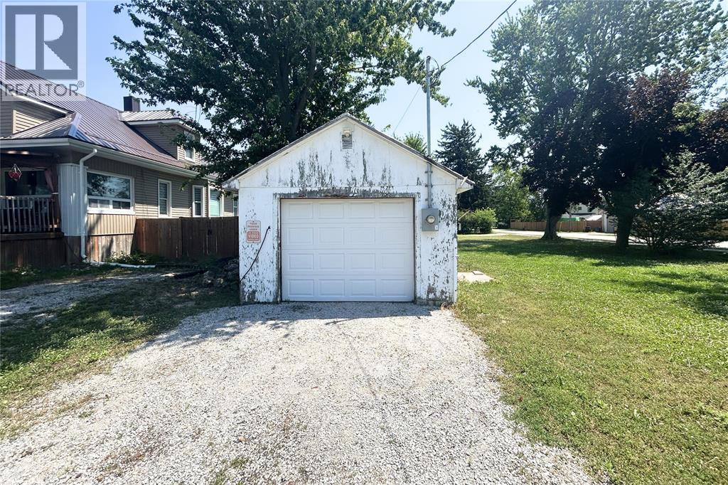 8066 Wallace Street, Brooke-Alvinston, Ontario  N0N 1A0 - Photo 3 - 26016835