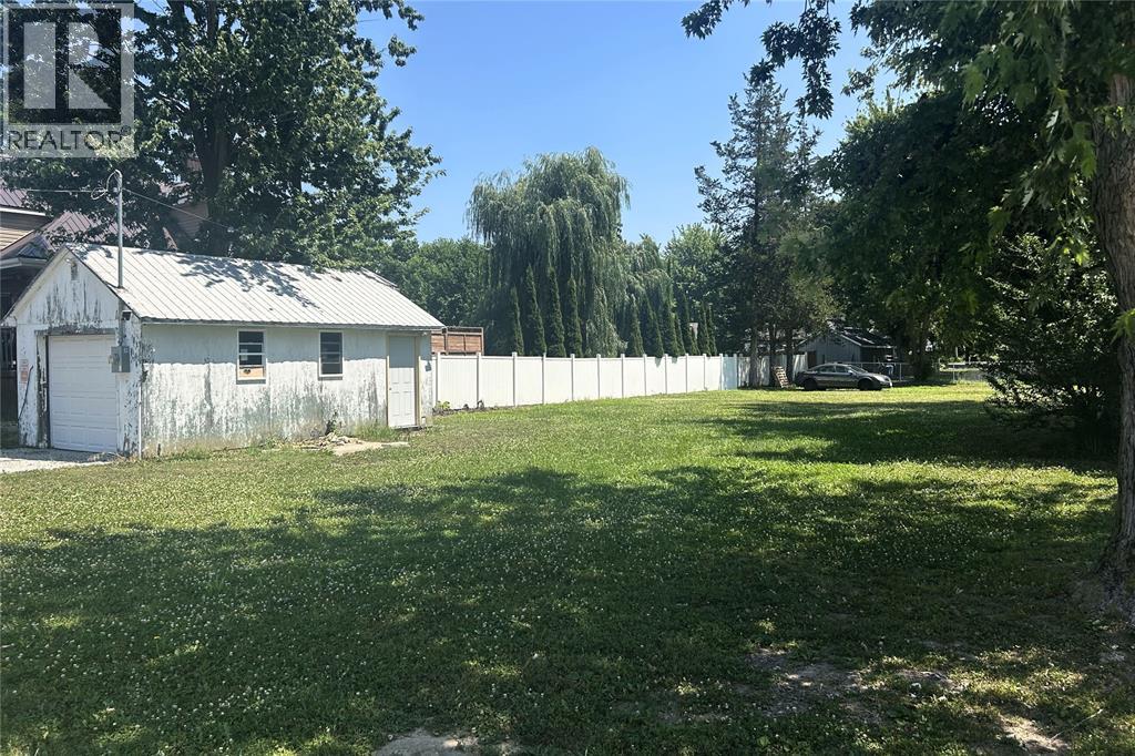 8066 Wallace Street, Brooke-Alvinston, Ontario  N0N 1A0 - Photo 2 - 26016835