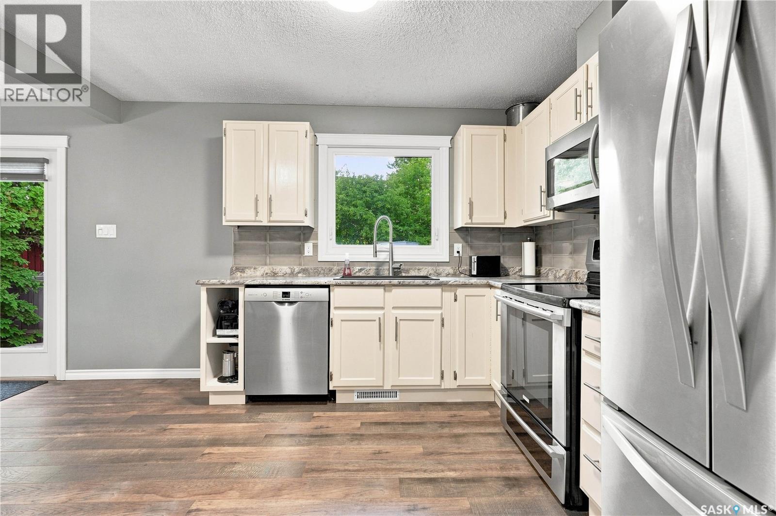 242 Candle Crescent, Saskatoon, Saskatchewan  S7K 5A4 - Photo 13 - SK042550