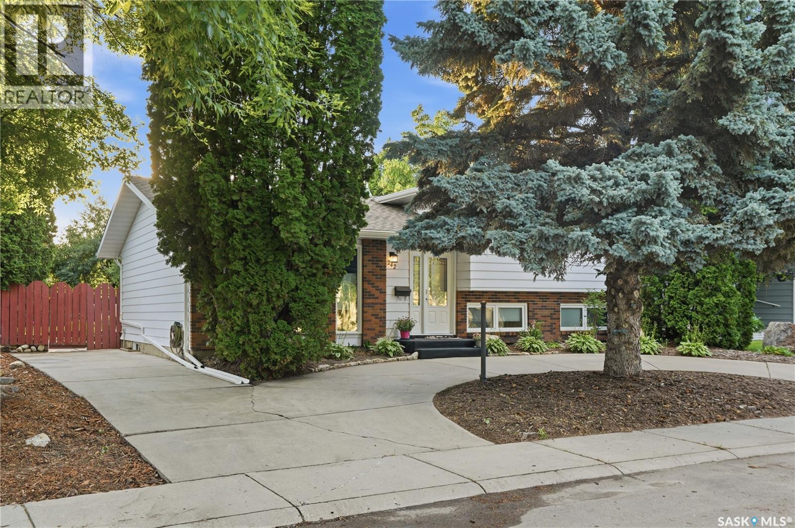 242 Candle Crescent, Saskatoon, Saskatchewan  S7K 5A4 - Photo 2 - SK042550