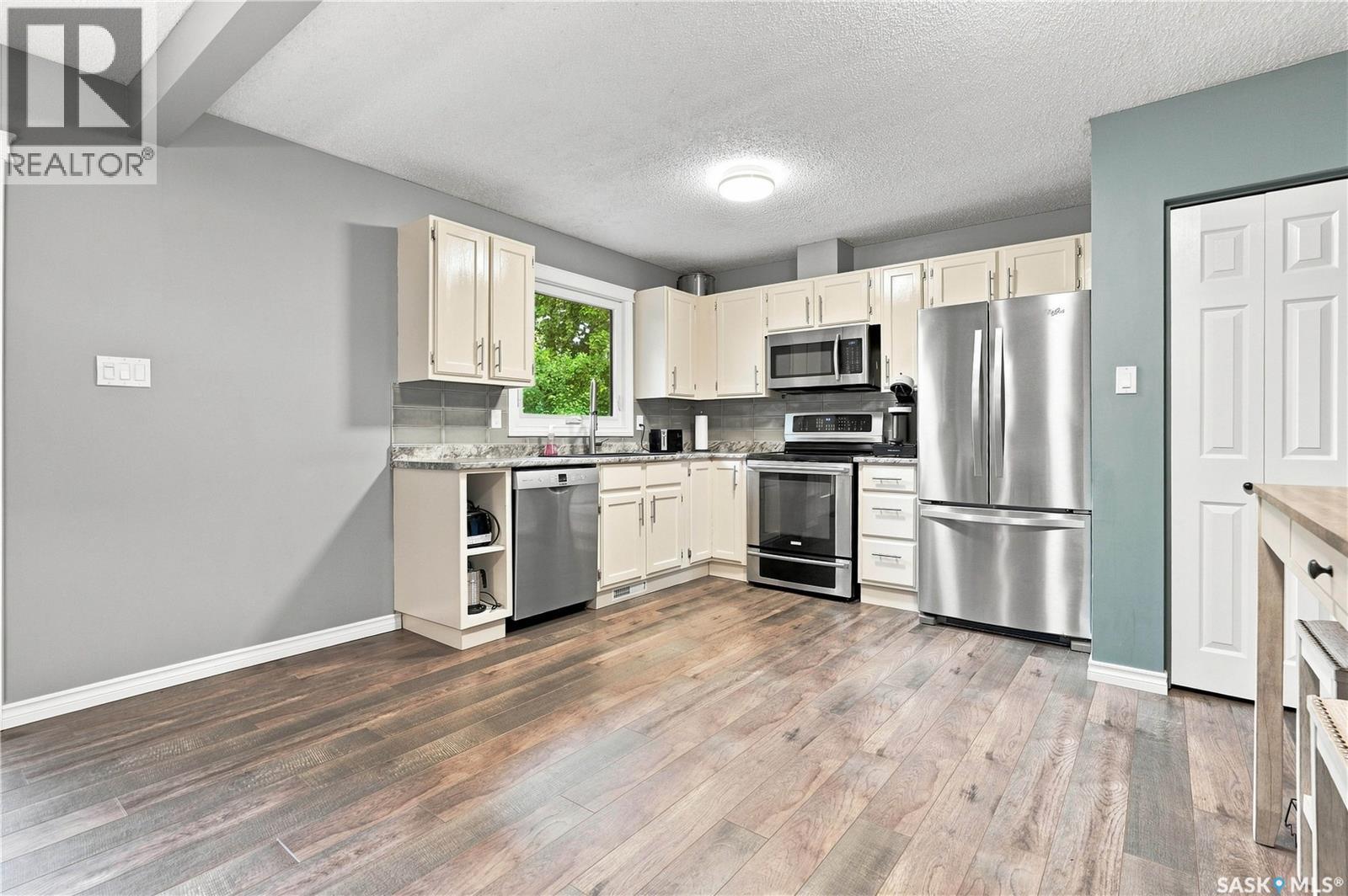 242 Candle Crescent, Saskatoon, Saskatchewan  S7K 5A4 - Photo 9 - SK042550