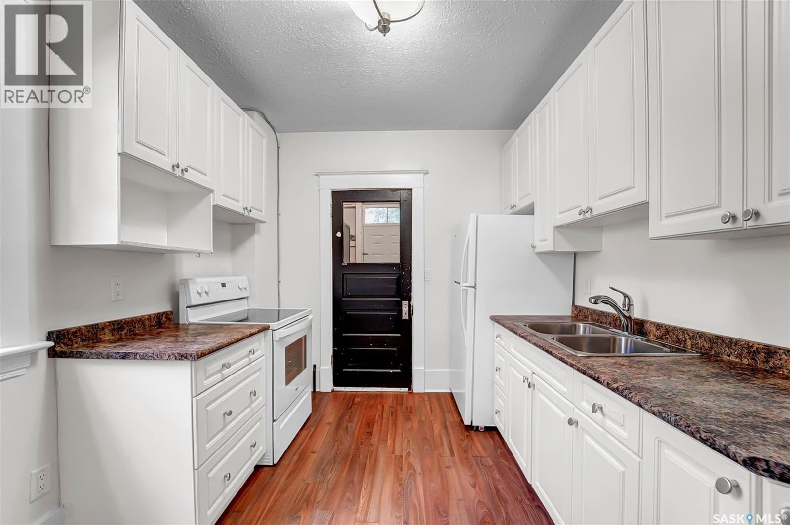 736 7th Avenue N, Saskatoon, Saskatchewan  S7K 2V4 - Photo 10 - SK042453