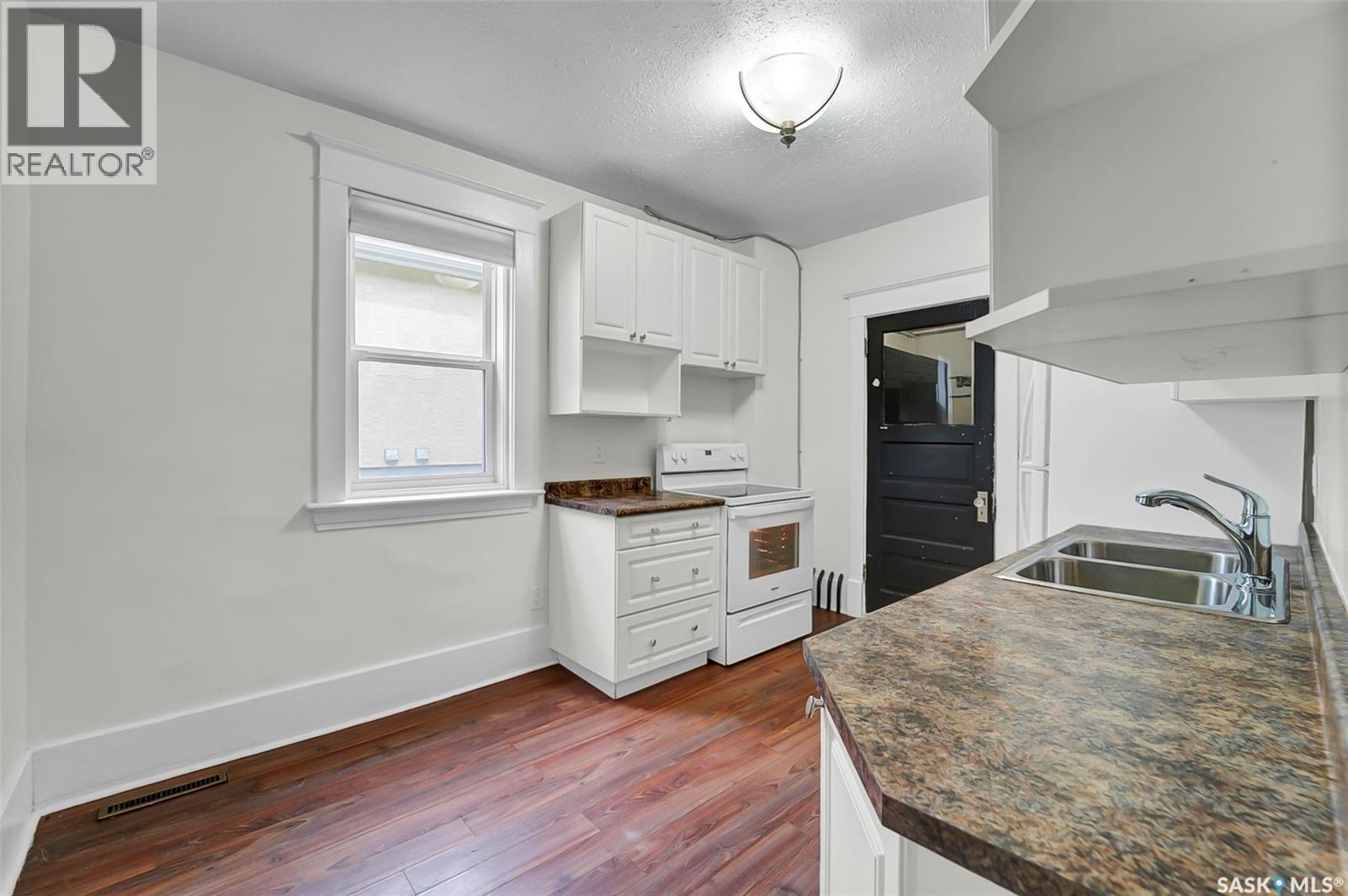 736 7th Avenue N, Saskatoon, Saskatchewan  S7K 2V4 - Photo 8 - SK042453