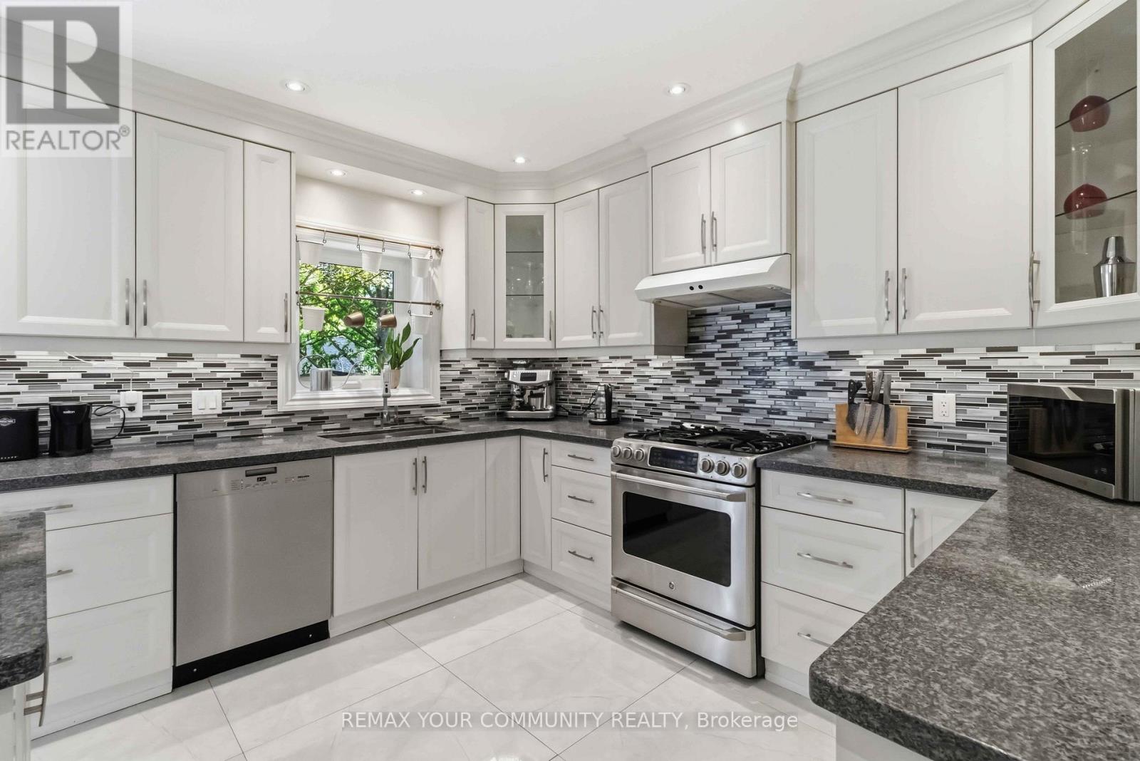 15 Klamath Court, Vaughan, Ontario L6A 2L7 - Photo 8 - N13523410