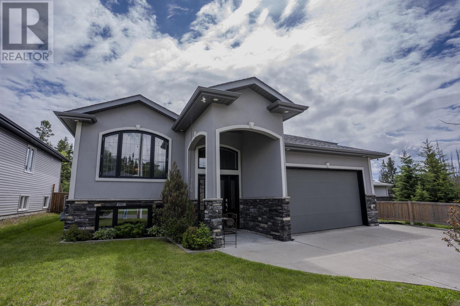 740 WOODCREST RD, THUNDER BAY