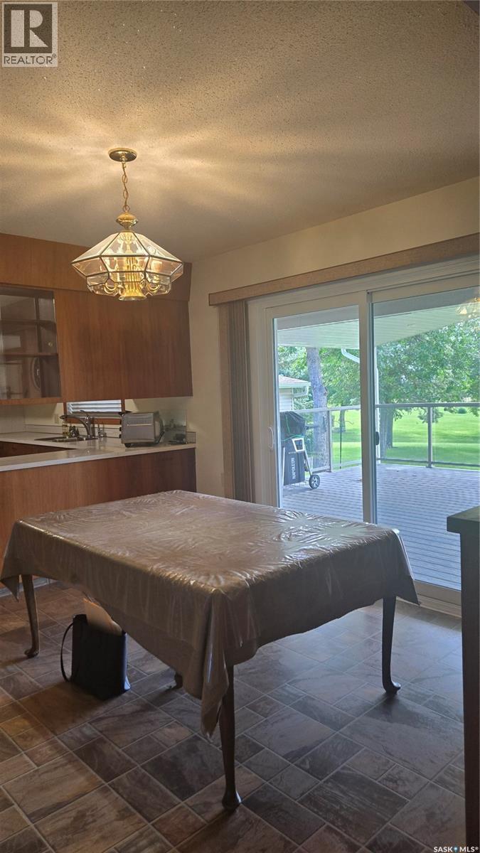 61 Moir Drive, Oxbow, Saskatchewan  S0C 2B0 - Photo 6 - SK042474