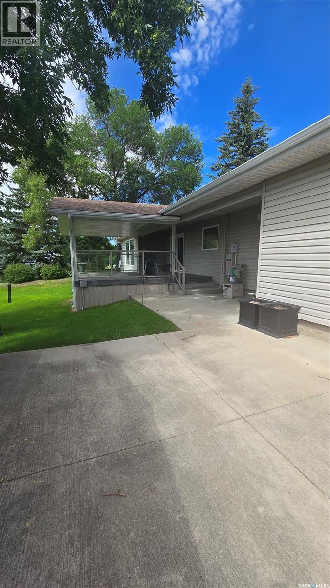 61 Moir Drive, Oxbow, Saskatchewan  S0C 2B0 - Photo 24 - SK042474