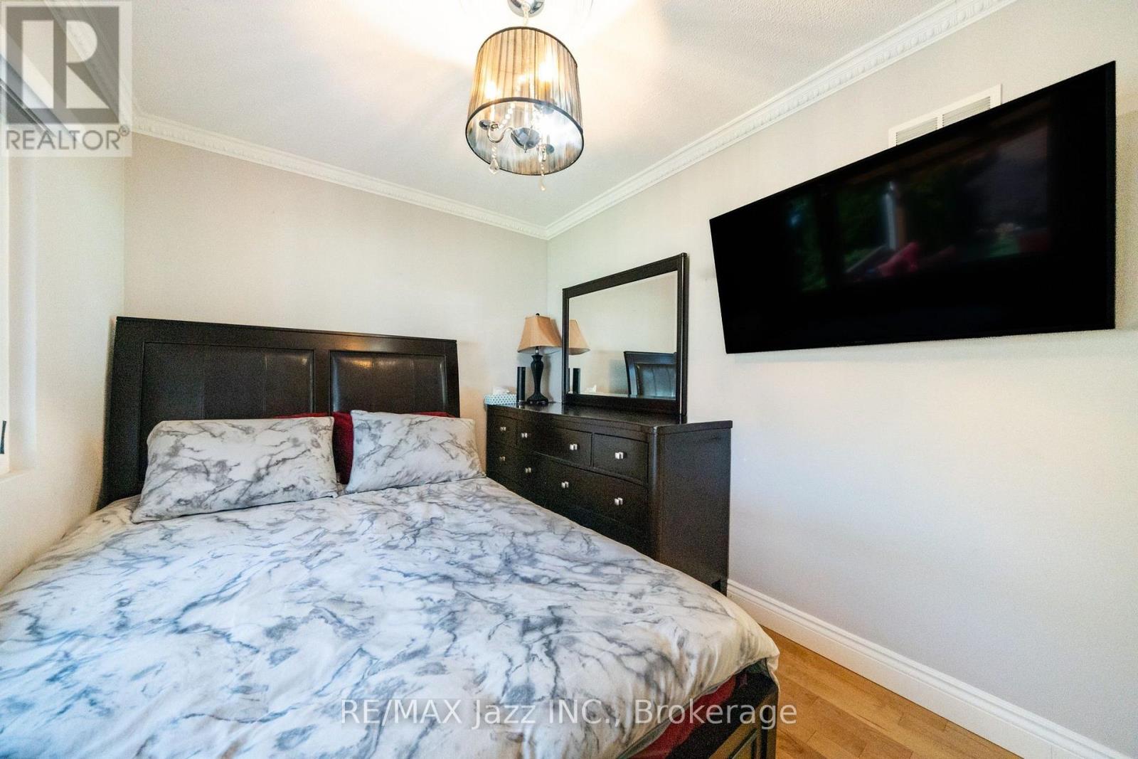 12 Warnsworth Street, Toronto, Ontario  M1E 2L9 - Photo 32 - E13563342