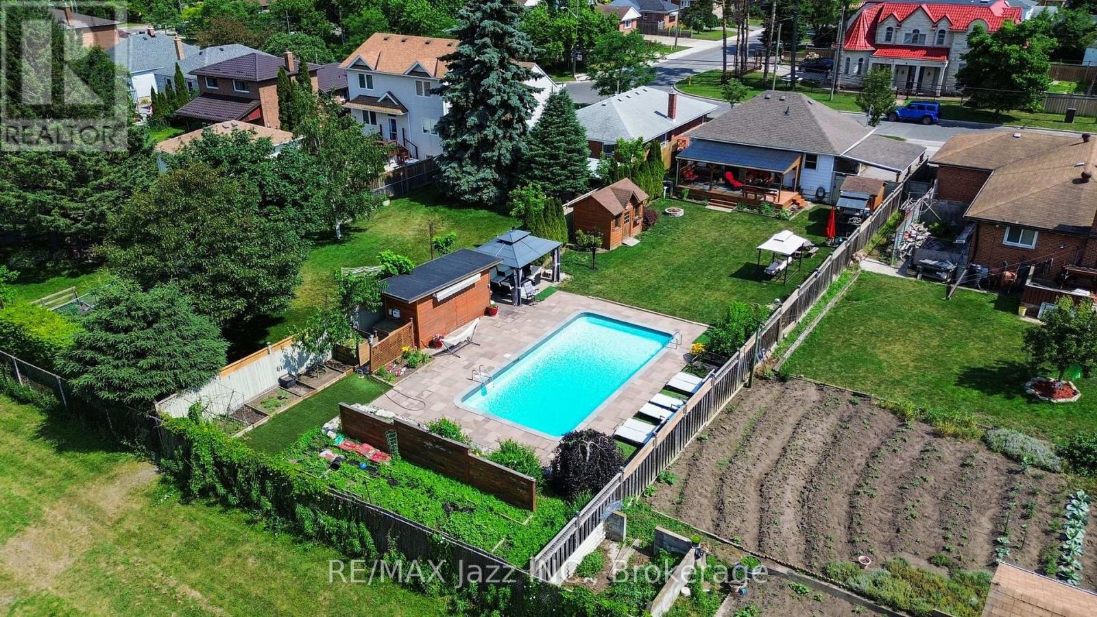 12 Warnsworth Street, Toronto, Ontario  M1E 2L9 - Photo 4 - E13563342