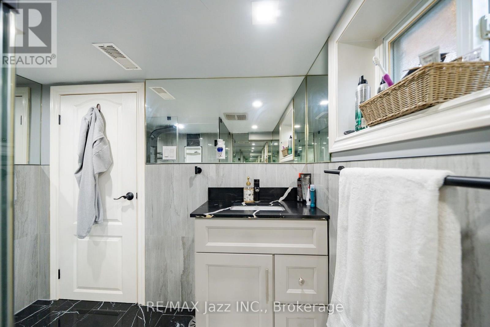12 Warnsworth Street, Toronto, Ontario  M1E 2L9 - Photo 43 - E13563342