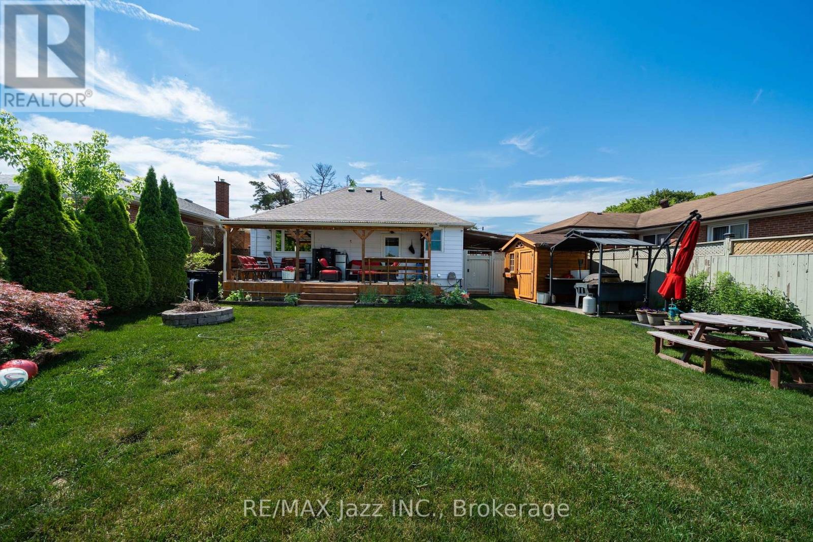 12 Warnsworth Street, Toronto, Ontario  M1E 2L9 - Photo 5 - E13563342