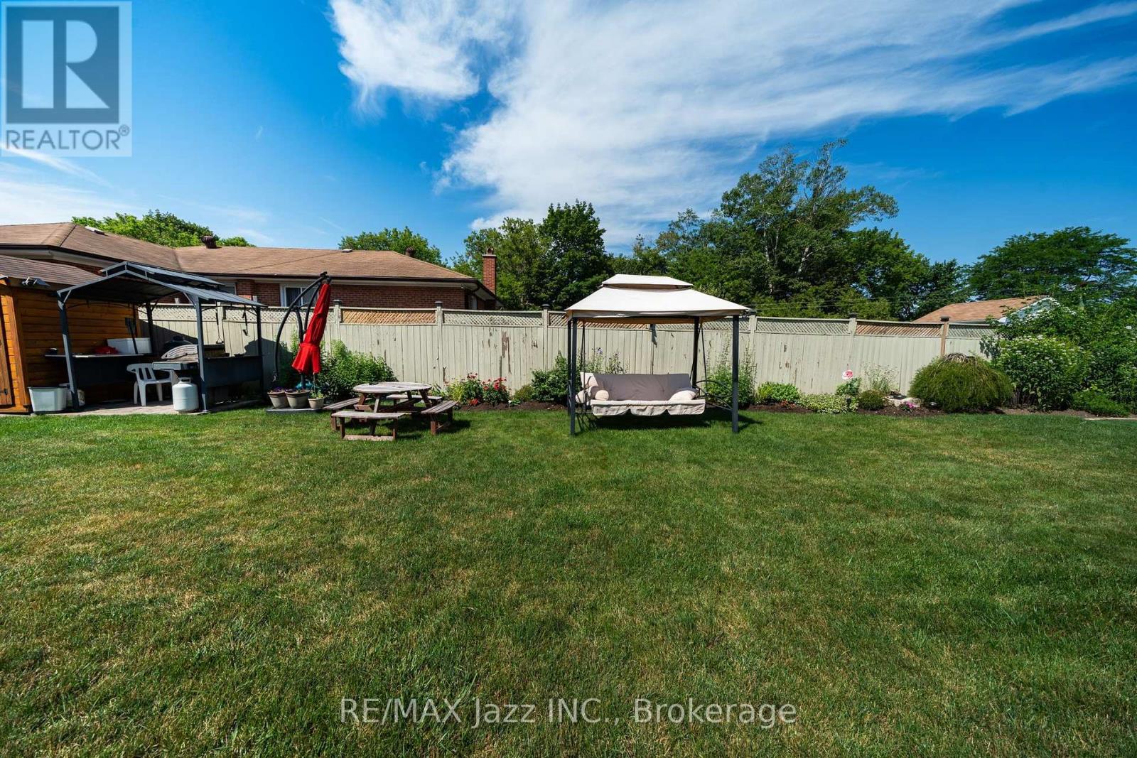 12 Warnsworth Street, Toronto, Ontario  M1E 2L9 - Photo 9 - E13563342