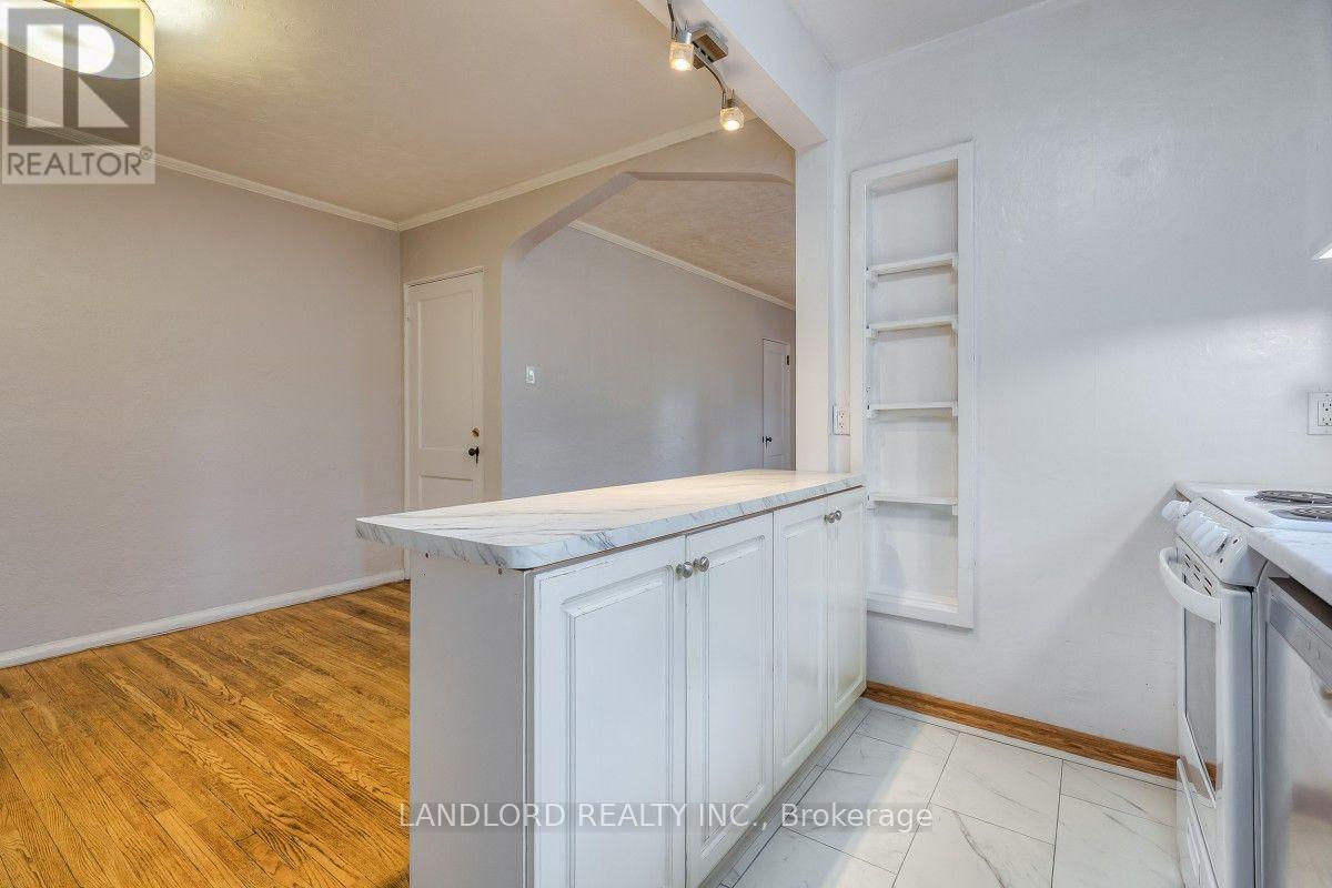Upper - 20 Acacia Road, Toronto, Ontario M4S 2K4 - Photo 11 - C13563316