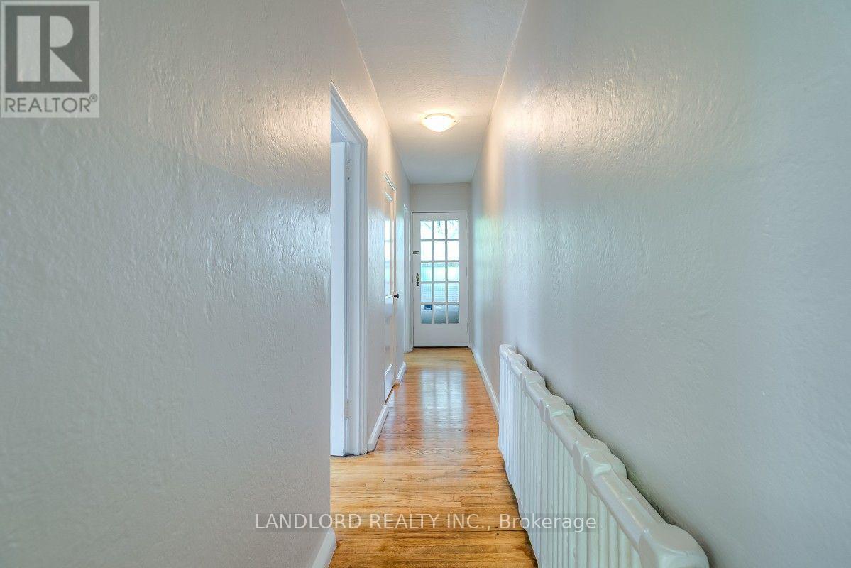 Upper - 20 Acacia Road, Toronto, Ontario M4S 2K4 - Photo 13 - C13563316