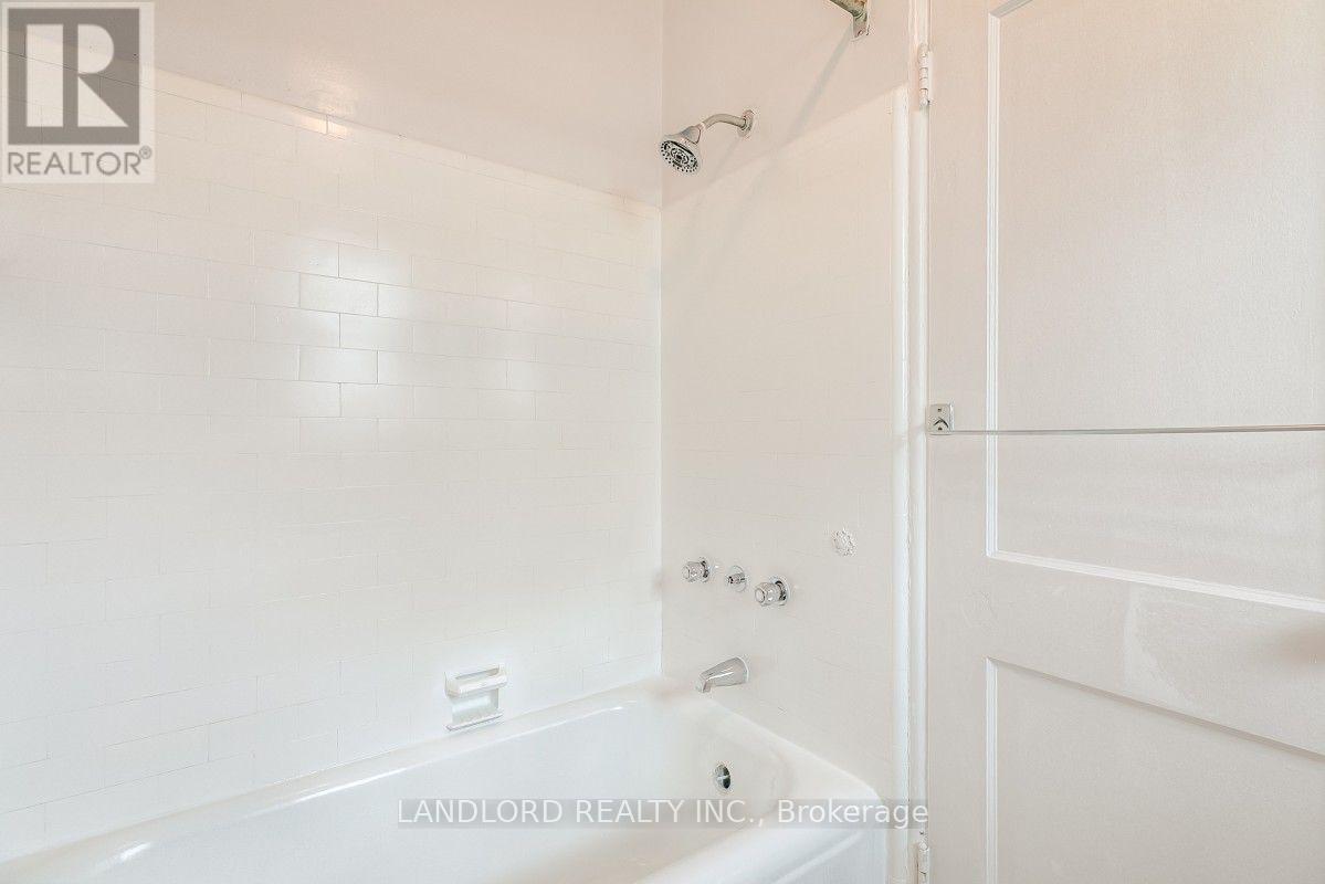 Upper - 20 Acacia Road, Toronto, Ontario M4S 2K4 - Photo 18 - C13563316