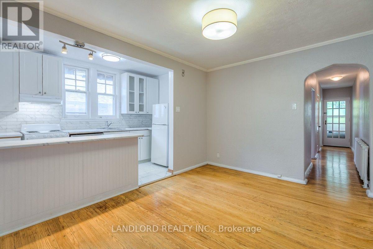 Upper - 20 Acacia Road, Toronto, Ontario M4S 2K4 - Photo 8 - C13563316