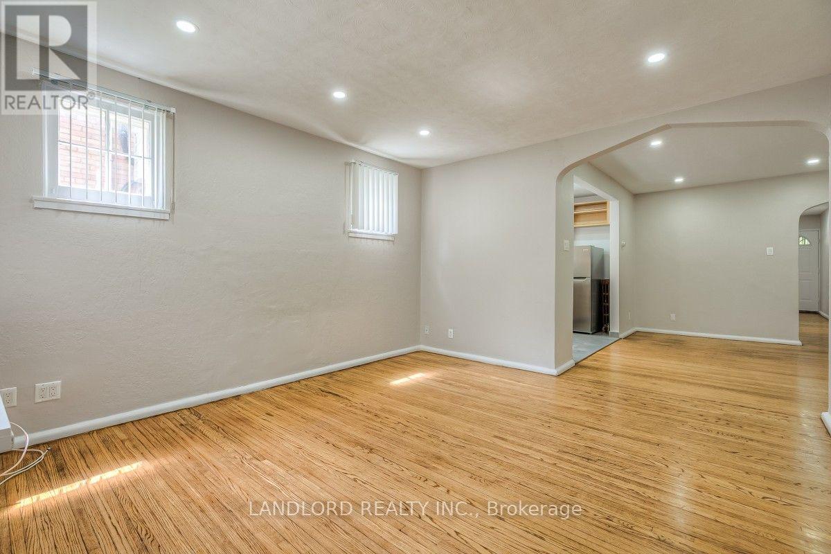 Lower - 16 Acacia Road, Toronto, Ontario M4S 2K4 - Photo 2 - C13563320