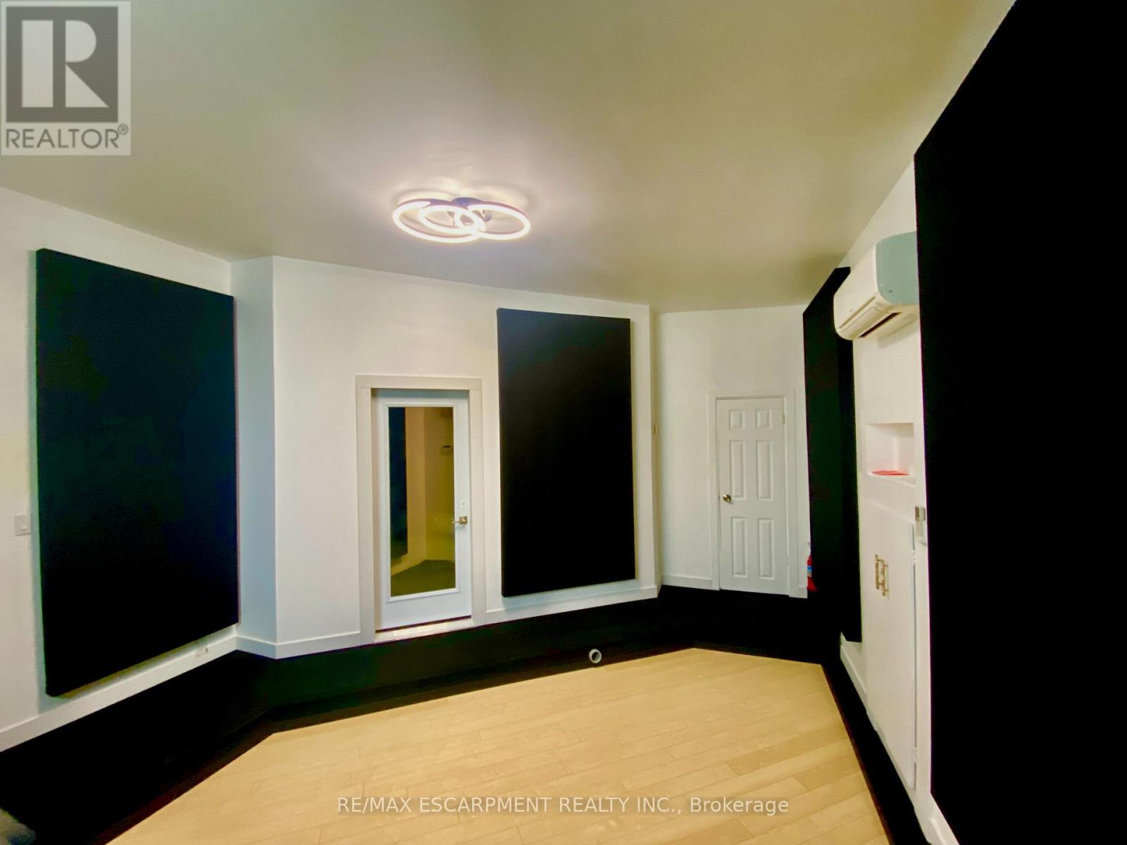 33 Villers Street, Toronto, Ontario  M5A 1A9 - Photo 1 - E13563154