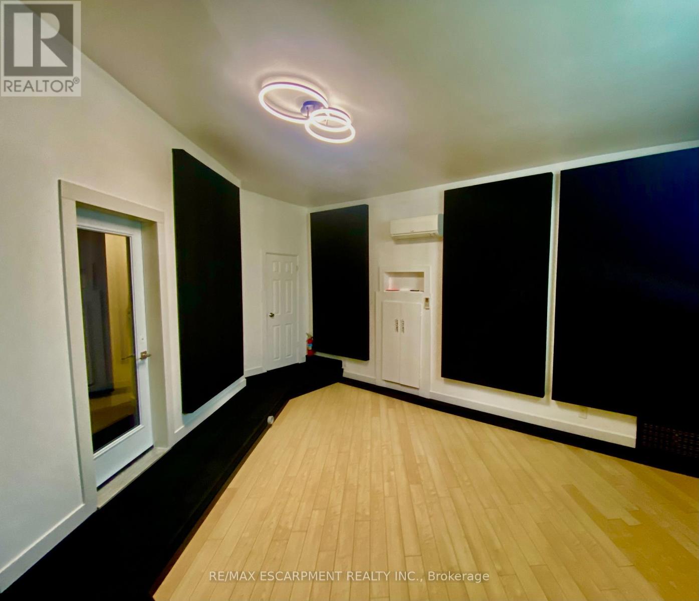 33 Villers Street, Toronto, Ontario  M5A 1A9 - Photo 2 - E13563154