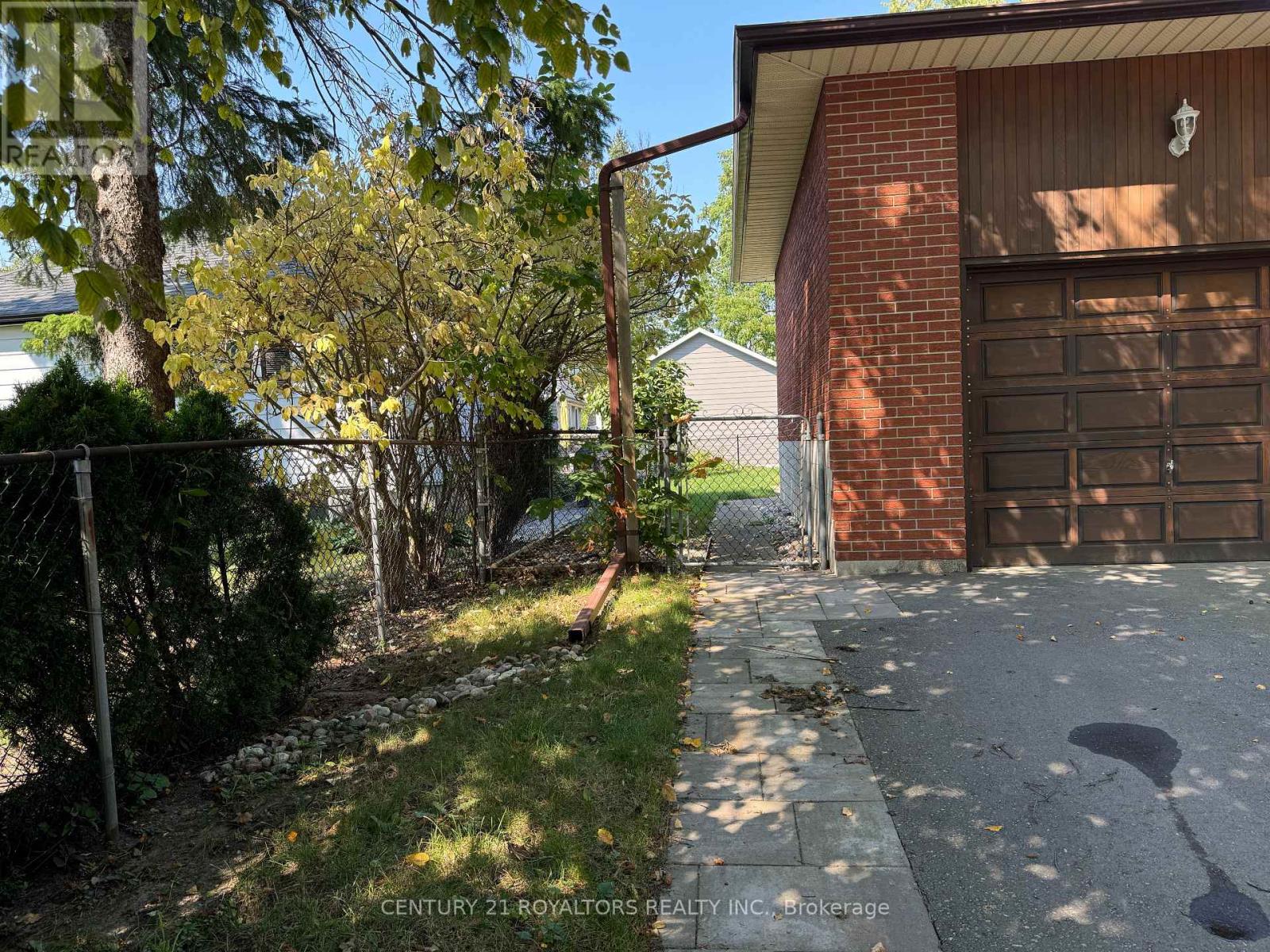 Bsmt - 404 Trent Street W, Whitby, Ontario L1N 1M5 - Photo 2 - E13563226