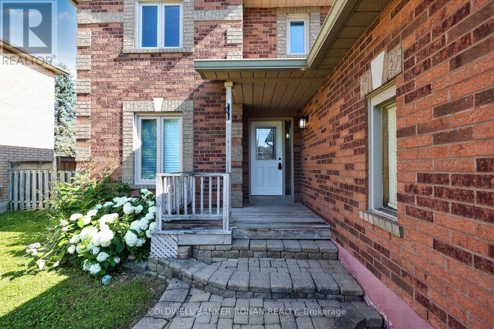 8 Mccullough Avenue, New Tecumseth (Beeton), Ontario  L0G 1A0 - Photo 3 - N13563262