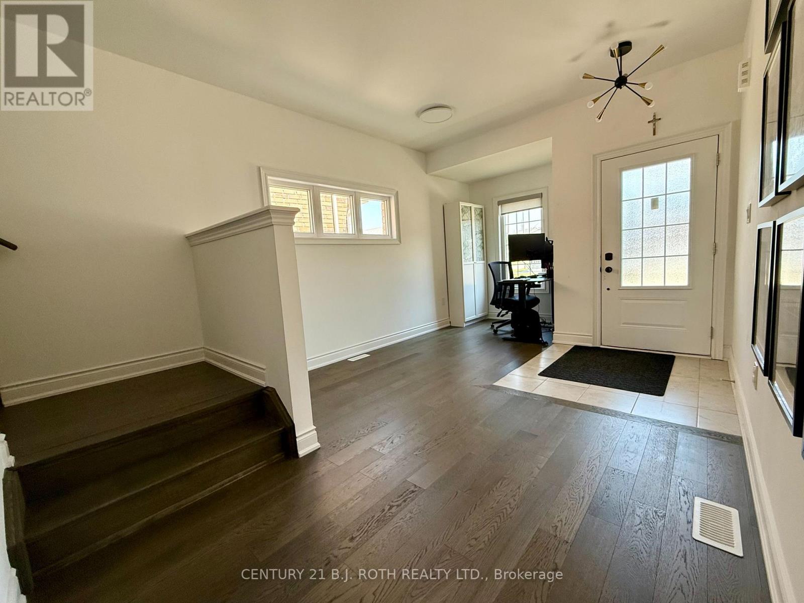 13 Harvest Crescent, Barrie, Ontario  L9J 0T3 - Photo 4 - S13563216