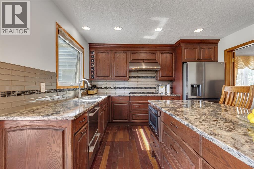 24 Woodgrove Crescent SW, Calgary, Alberta  T2W 3Z1 - Photo 10 - A2326744