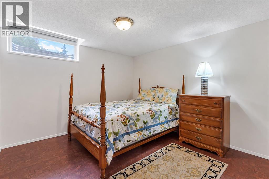 24 Woodgrove Crescent SW, Calgary, Alberta  T2W 3Z1 - Photo 40 - A2326744