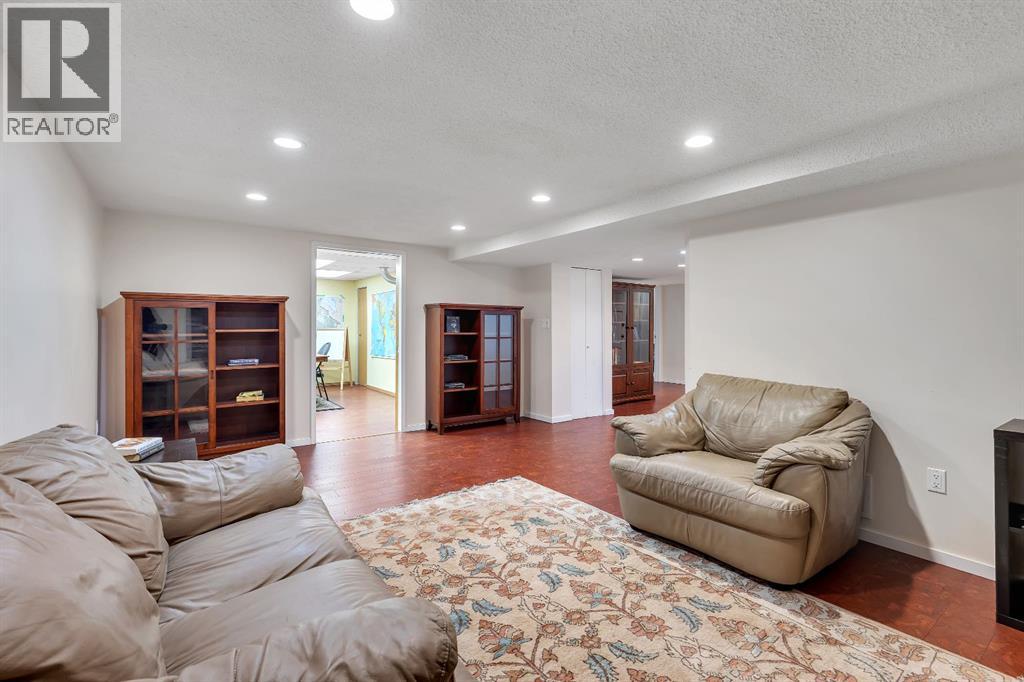 24 Woodgrove Crescent SW, Calgary, Alberta  T2W 3Z1 - Photo 38 - A2326744
