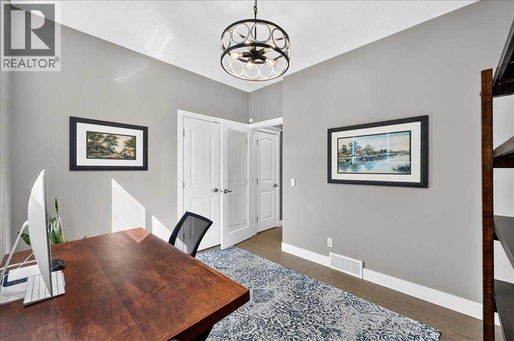 146 Valley Pointe Way NW, Calgary, Alberta  T3B 6B3 - Photo 16 - A2327741