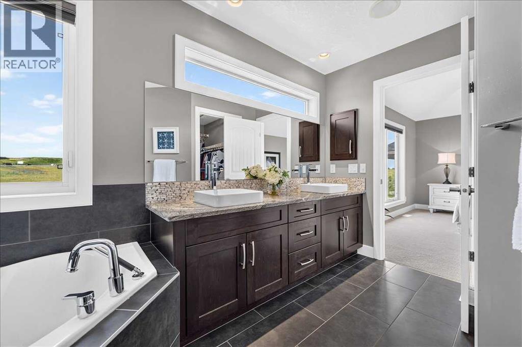 146 Valley Pointe Way NW, Calgary, Alberta  T3B 6B3 - Photo 24 - A2327741
