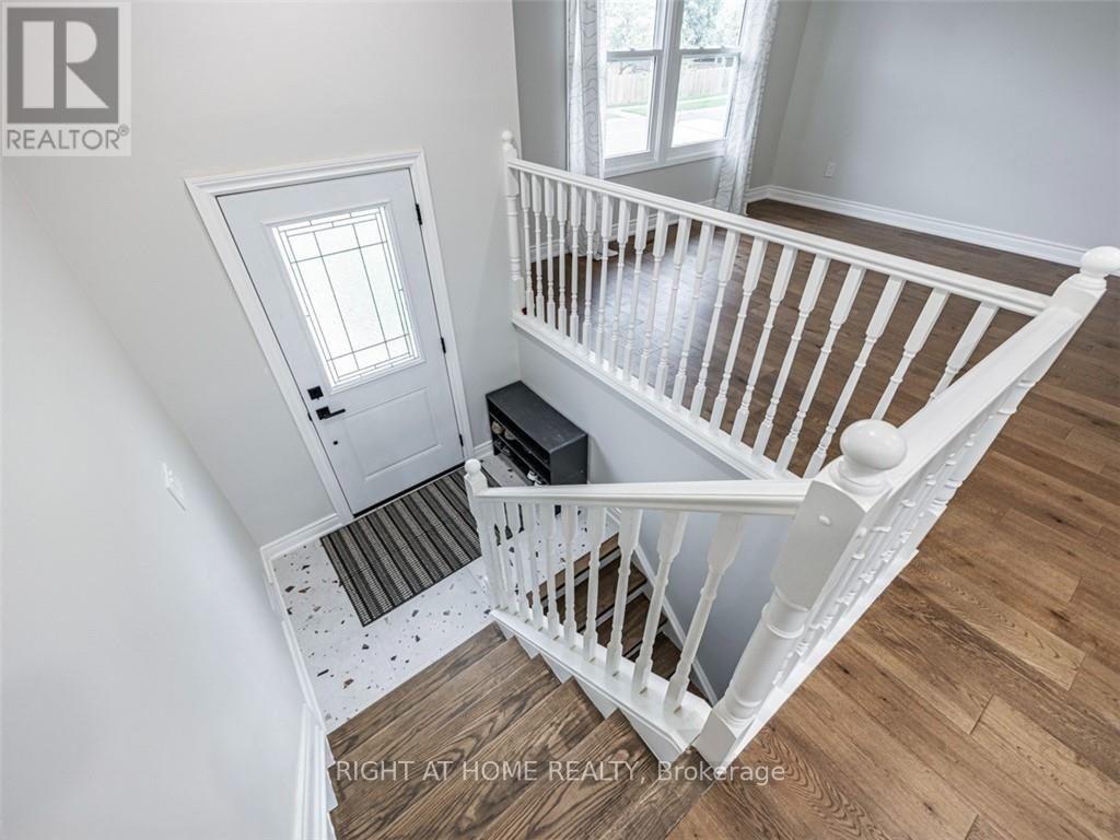 Upper - 6913 Shelter Bay Road, Mississauga, Ontario L5N 1T8 - Photo 3 - W13563182