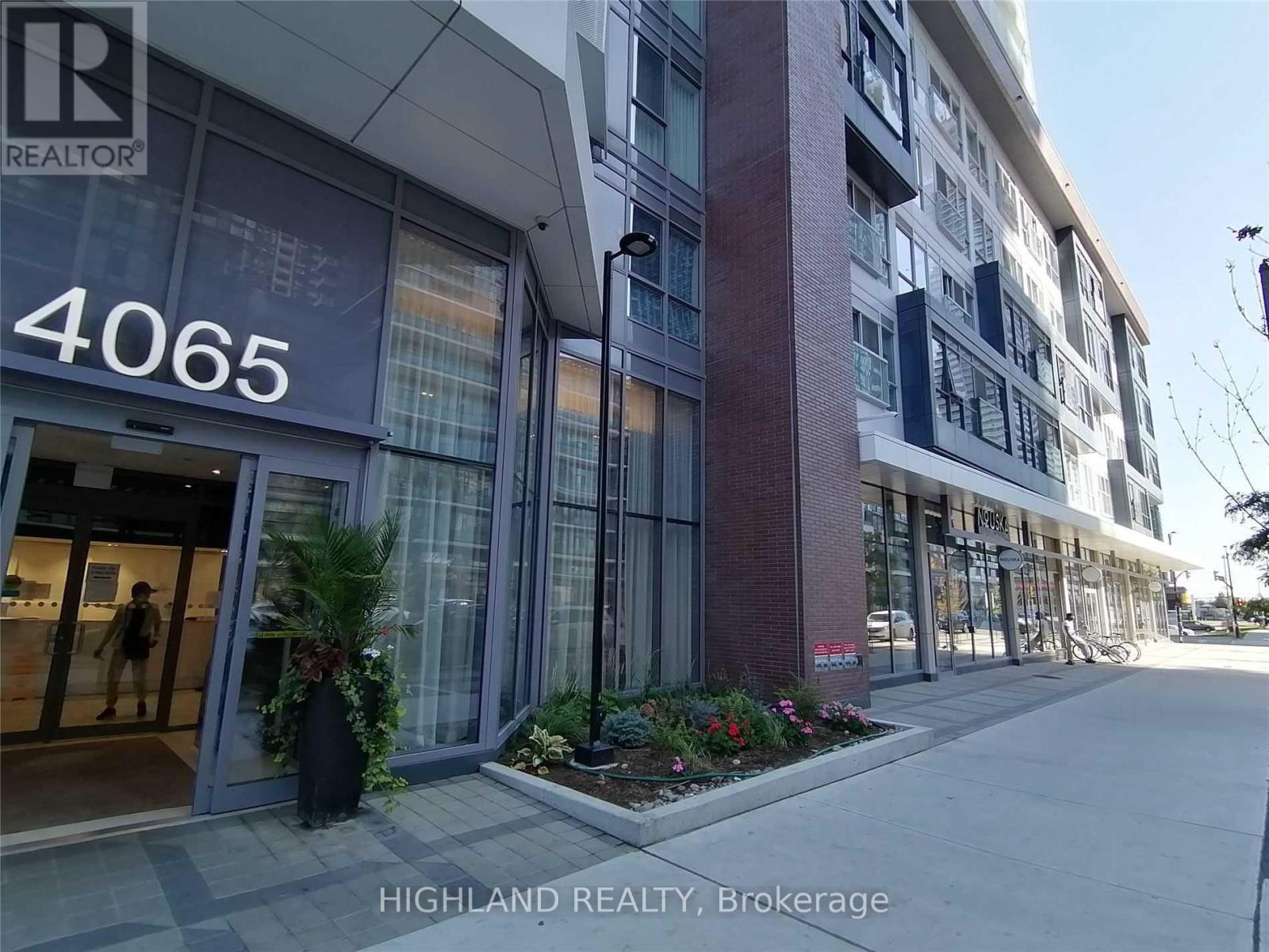 1912 - 4065 Confederation Parkway, Mississauga, Ontario  L5B 0L4 - Photo 2 - W13563300