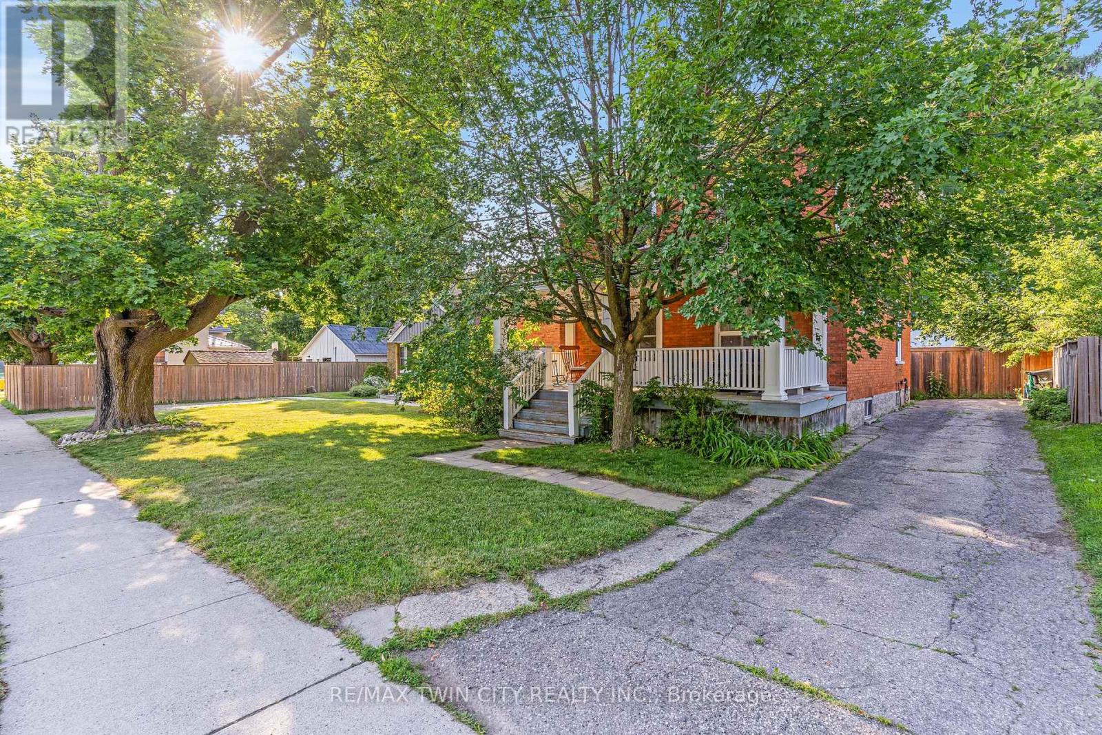 630 Lawrence Street, Cambridge, Ontario  N3H 2M9 - Photo 2 - X13563290