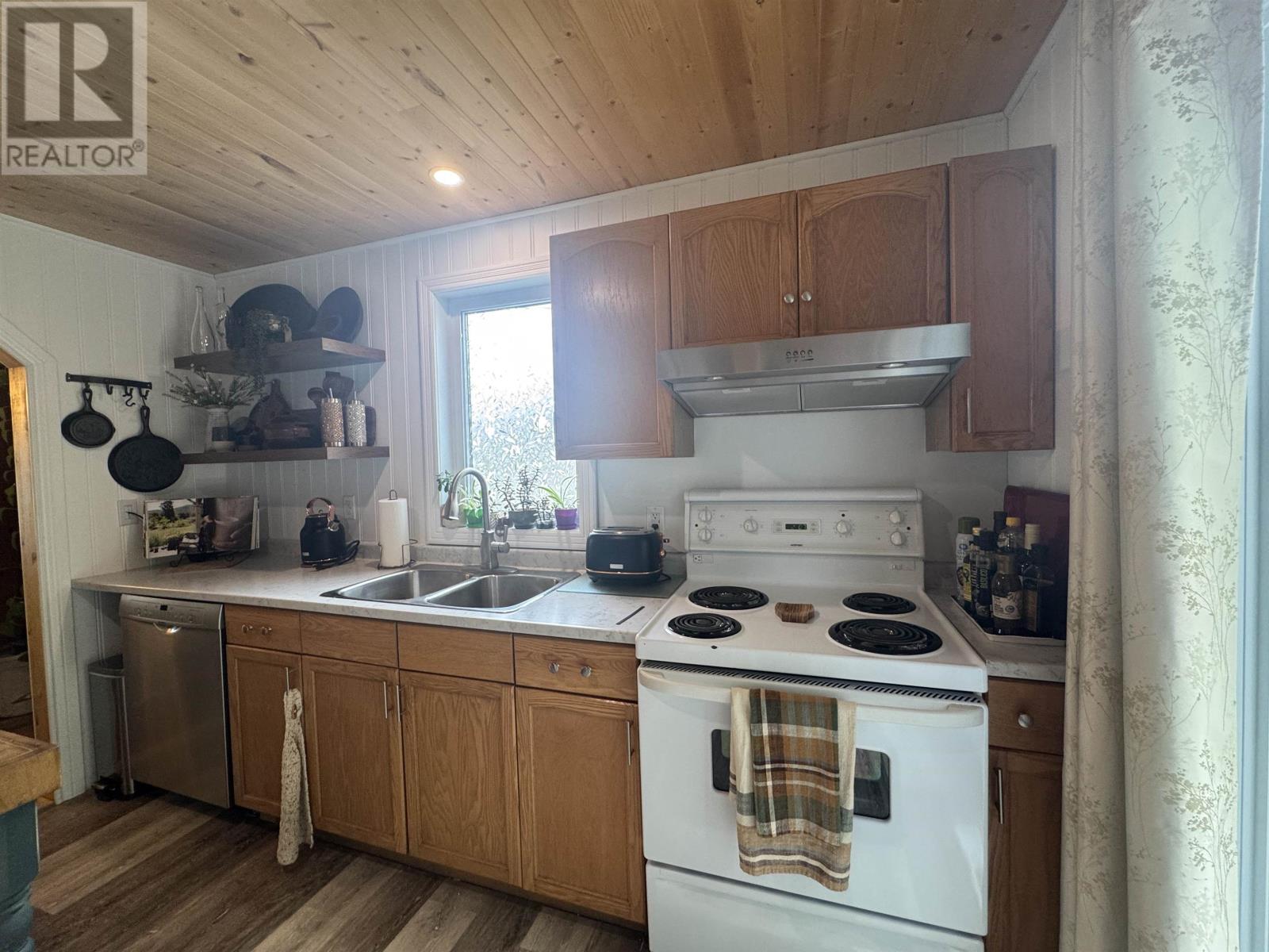 4 Adjala Ave, Manitouwadge, Ontario  P0T 2C0 - Photo 17 - TB2601939