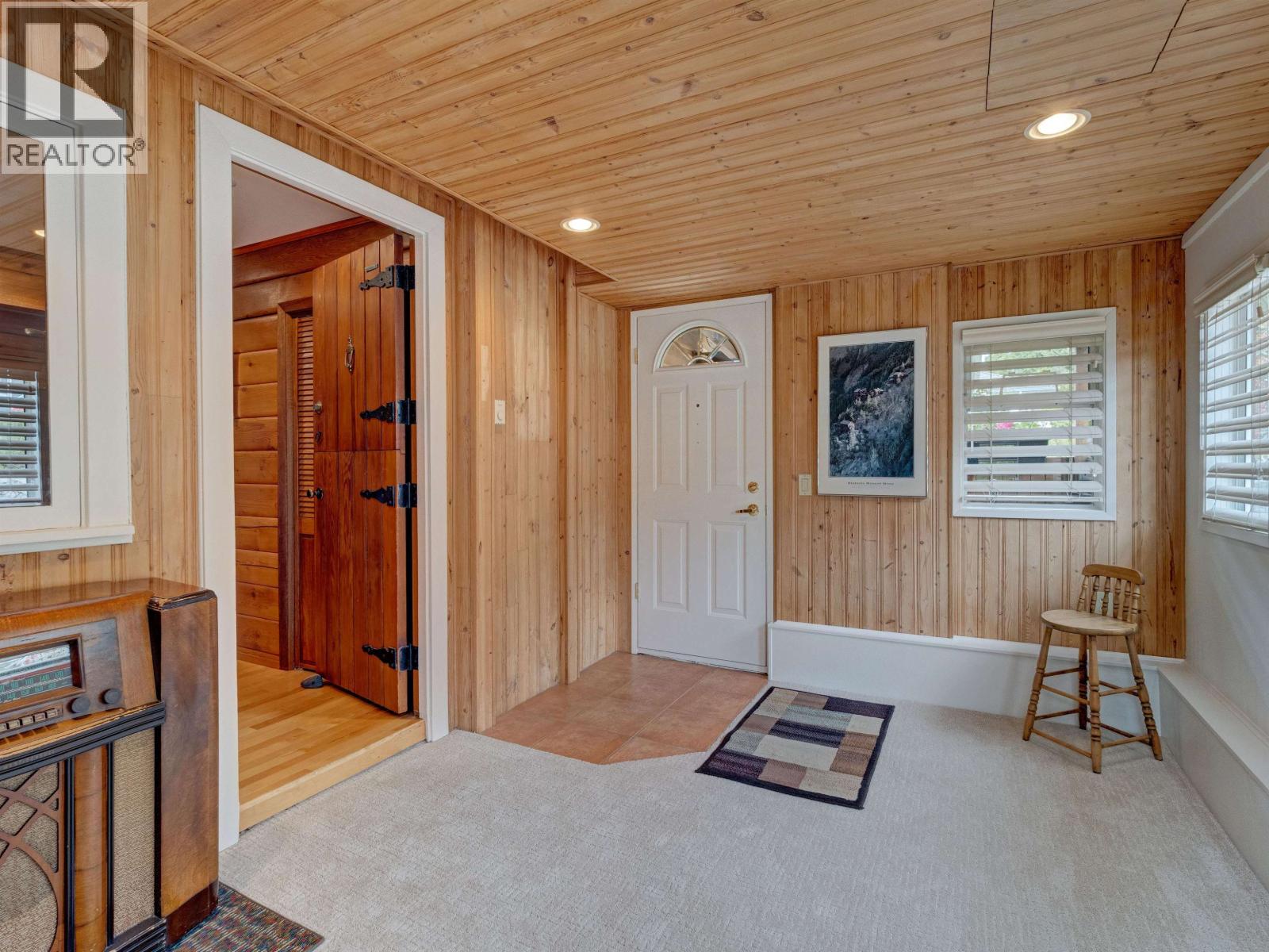 4717 Laurel Avenue, Sechelt, British Columbia  V7Z 0E7 - Photo 3 - R3146201