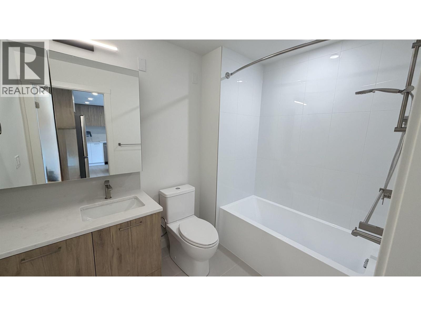 426 82 First Street, New Westminster, British Columbia  V3L 0L8 - Photo 2 - R3145619