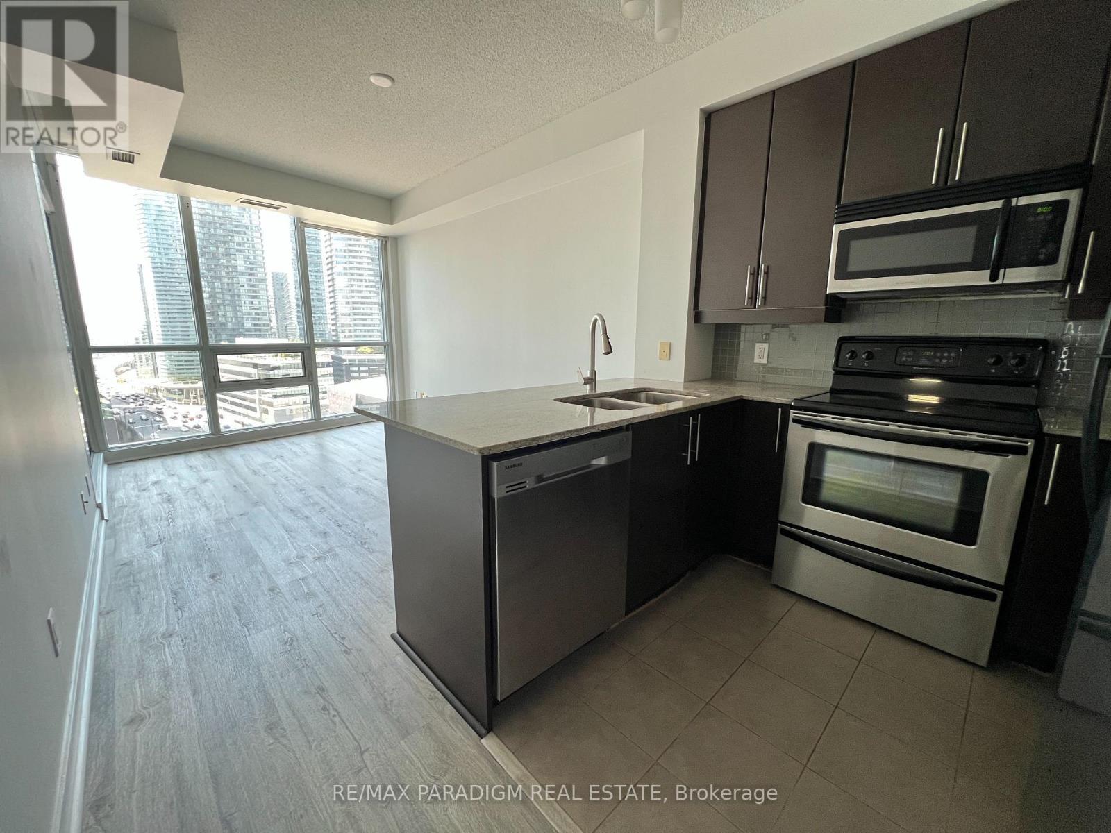 1701 - 18 Harbour Street, Toronto, Ontario M5J 2Z6 - Photo 3 - C13562094