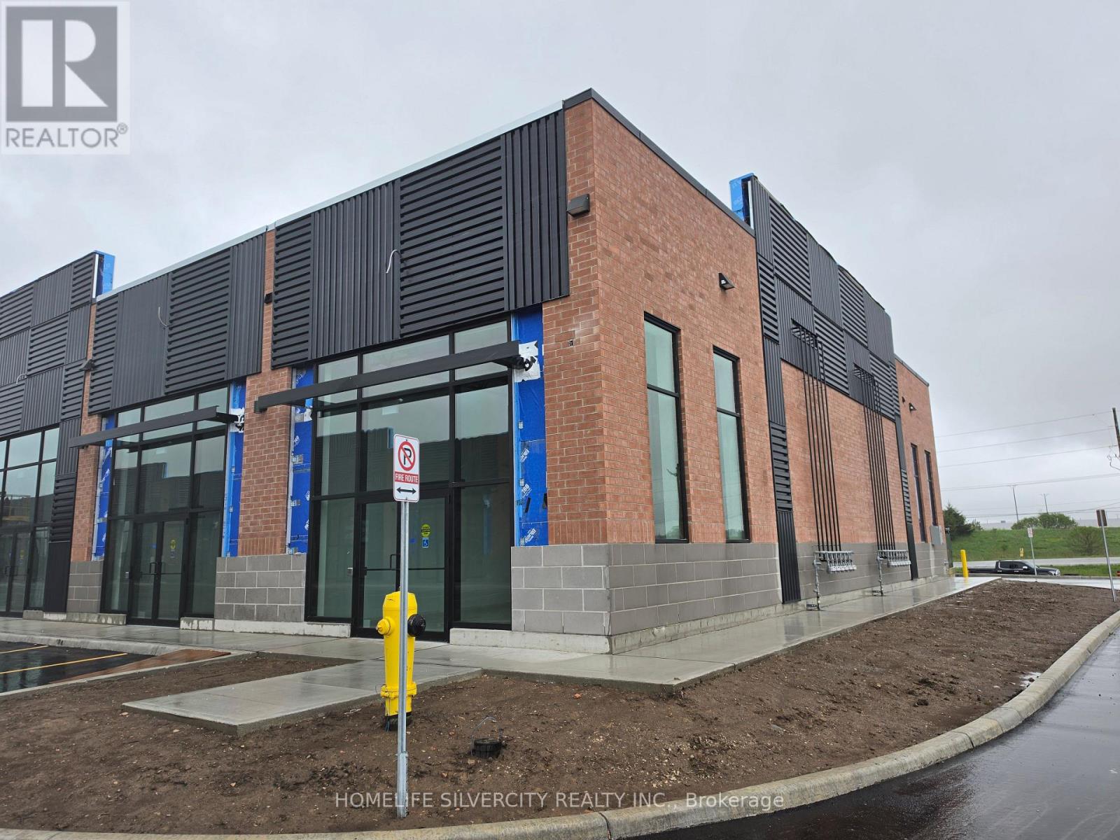 85 BONDS CORNER CENTRE, Woodstock, Ontario