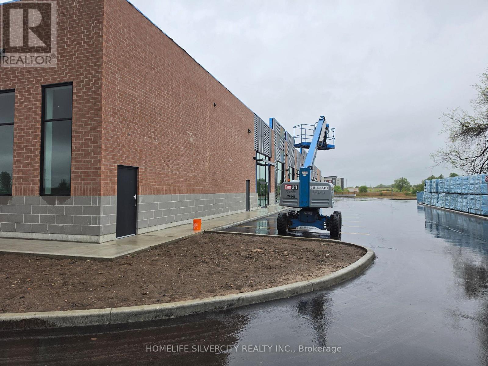 85 Bonds Corner Centre, Woodstock, Ontario N4S 7V9 - Photo 2 - X13563434