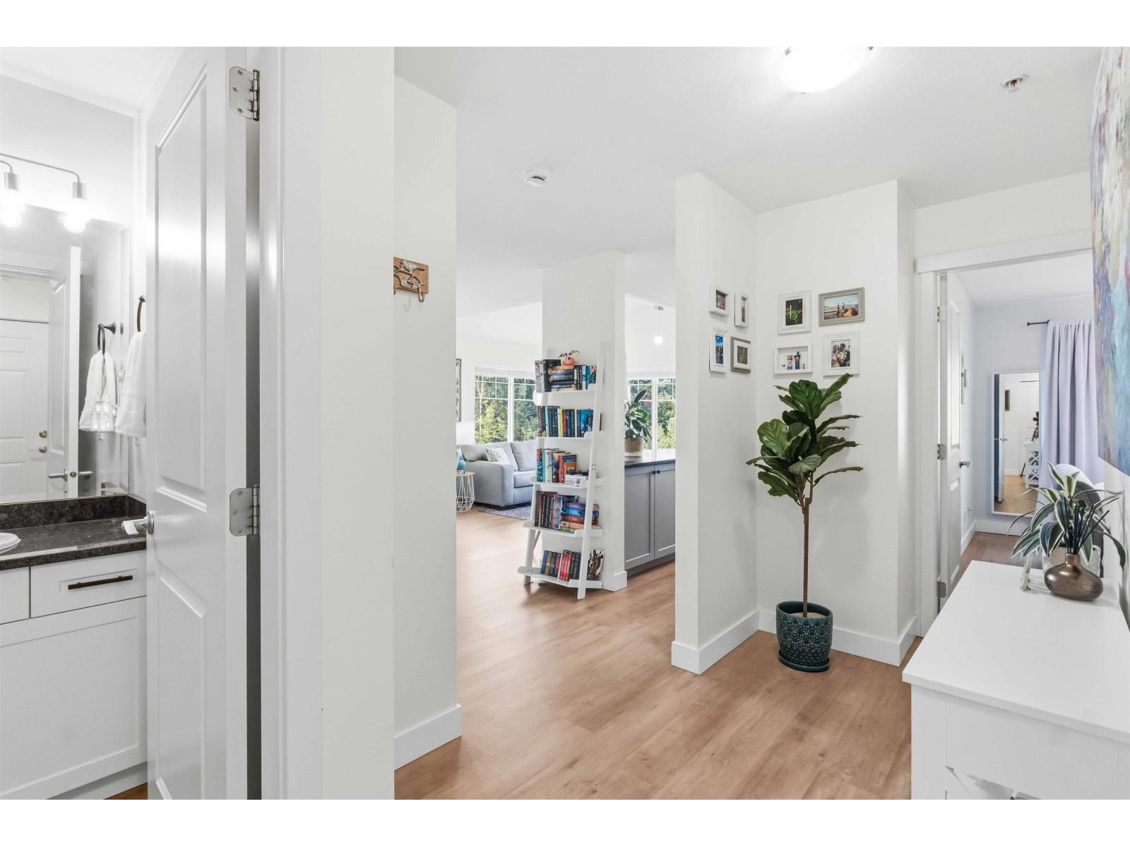 410 19340 65 Avenue, Surrey, British Columbia  V4N 0A3 - Photo 4 - R3145919