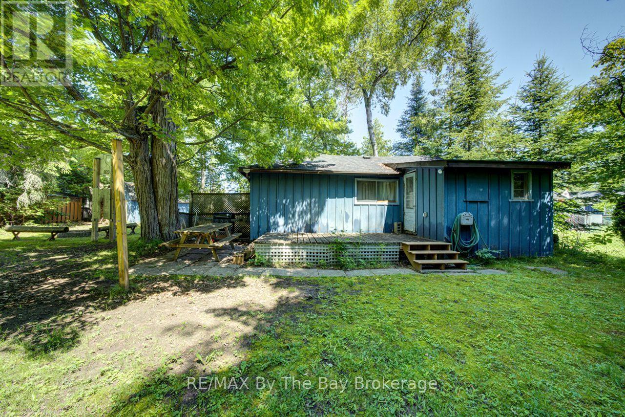 1713 Shore Lane, Wasaga Beach, Ontario  L9Z 1V7 - Photo 2 - S13563726