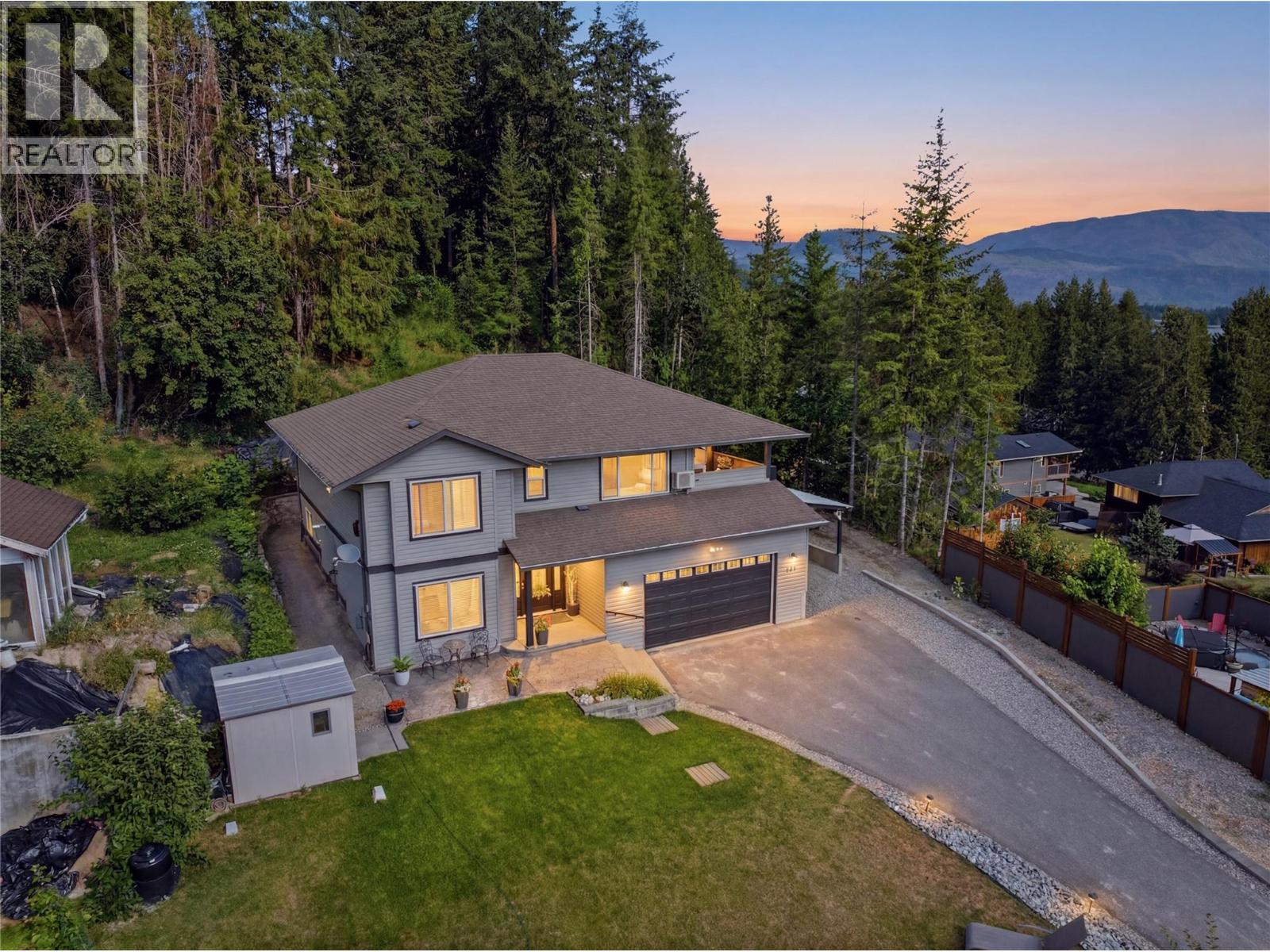 2529 Parkdale Place, Blind Bay