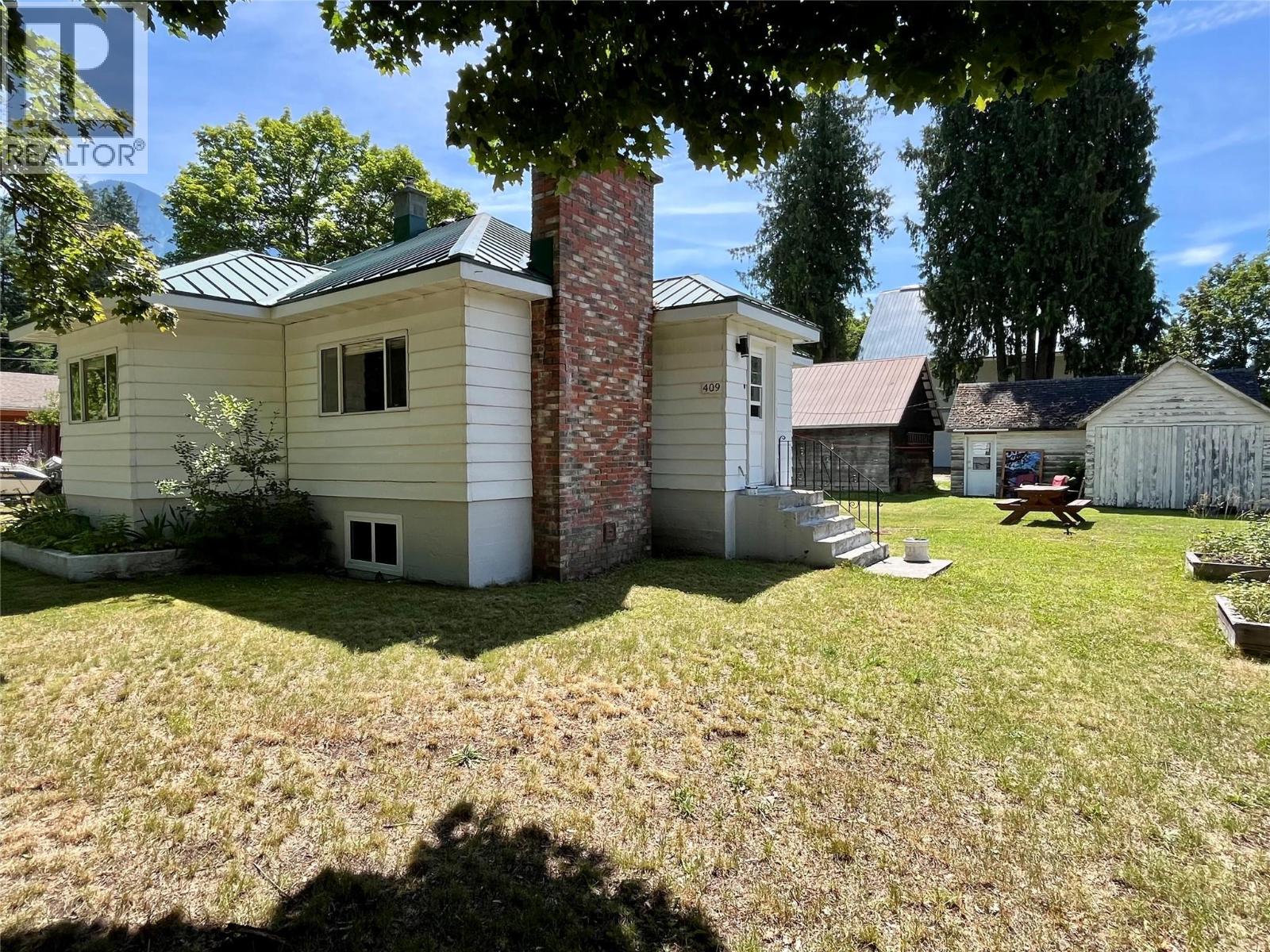 409 9th Avenue, New Denver, British Columbia  V0G 1S0 - Photo 3 - 10394684